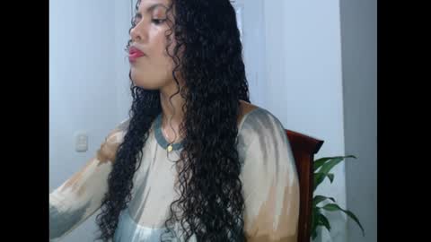 lylii_evans online show from December 7, 10:23 pm