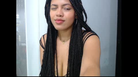 lylii_evans online show from December 28, 12:57 am