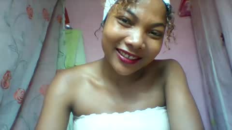 lyndah19 online show from February 6, 11:51 pm