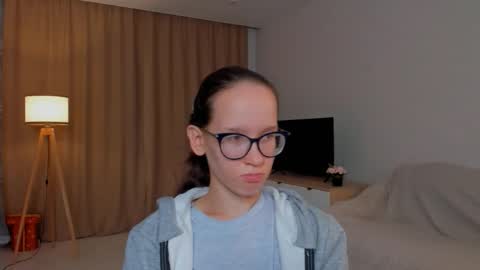 Sara online show from September 10, 5:25 pm