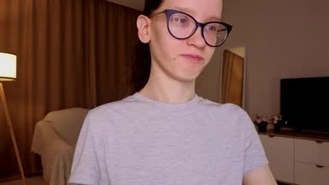 Sara online show from April 14, 4:54 pm