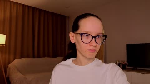 Sara online show from April 4, 4:03 pm