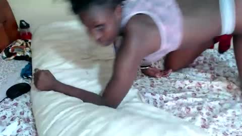 lyenne online show from November 23, 1:42 pm