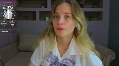 Lynn online show from October 25, 2:28 pm