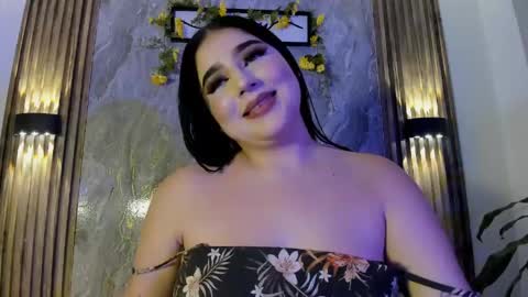 lynzievelvet online show from May 27, 6:05 pm