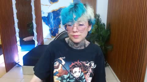 lyra_tay online show from April 7, 7:05 pm