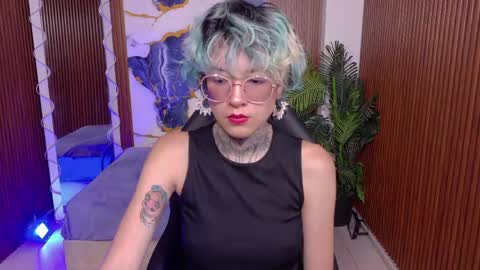 lyra_tay online show from June 1, 7:04 pm