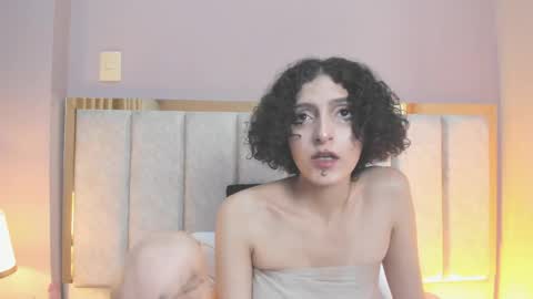 Lyravendrell online show from May 9, 2:17 am