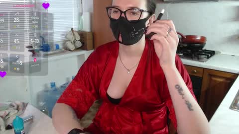 Snapshot of m00n8kiki chatting on December 3, 10:12 am Ksu online show from December 3, 10:12 am