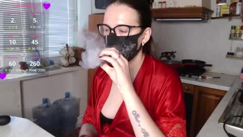Snapshot of m00n8kiki chatting on December 3, 7:05 am Ksu online show from December 3, 7:05 am