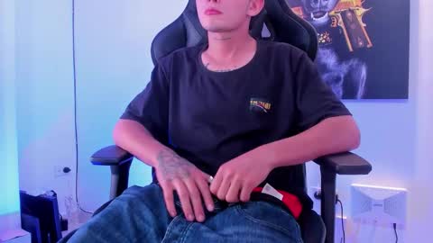 m0ntana777 online show from November 28, 2:46 pm