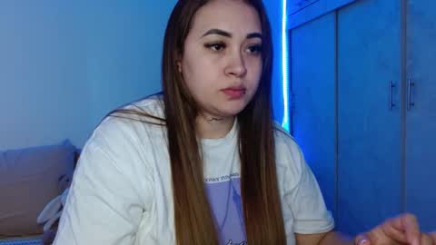 Snapshot of m33li chatting on February 23, 7:49 pm Meli online show from February 23, 7:49 pm
