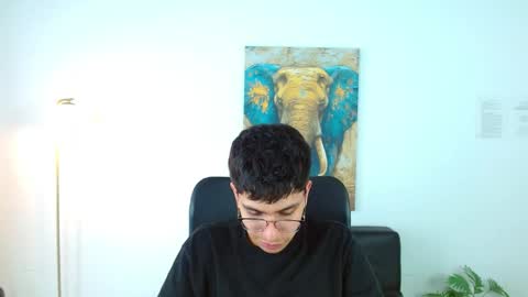 Max online show from March 30, 4:51 pm