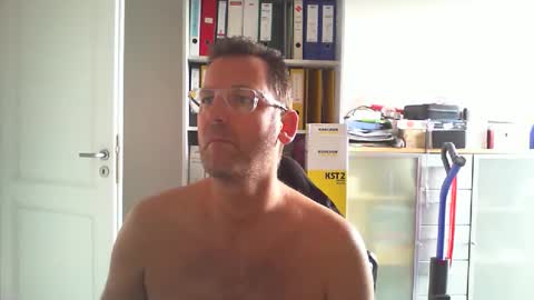 macfly67 online show from September 13, 7:33 am