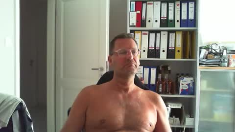 macfly67 online show from May 29, 6:11 am