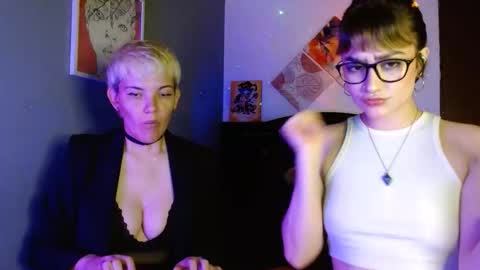 Snapshot of mackenziemoon chatting on September 19, 5:44 am Noah Askew online show from September 19, 5:44 am