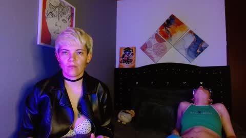 Snapshot of mackenziemoon chatting on September 20, 7:11 am Noah Askew online show from September 20, 7:11 am