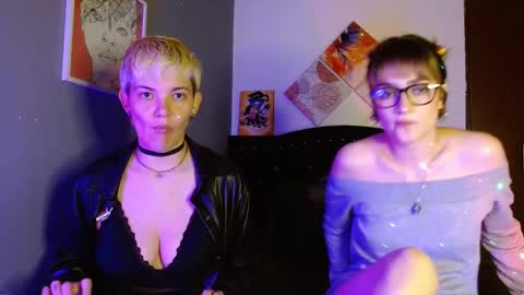 Snapshot of mackenziemoon chatting on September 23, 3:44 am Noah Askew online show from September 23, 3:44 am