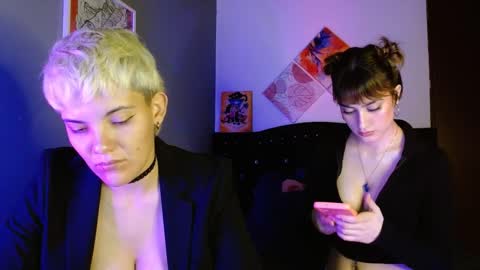 Snapshot of mackenziemoon chatting on September 11, 12:23 am Noah Askew online show from September 11, 12:23 am