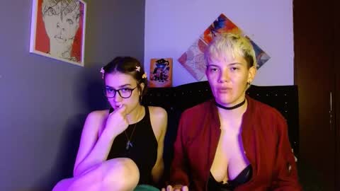 Snapshot of mackenziemoon chatting on October 17, 7:01 am Noah Askew online show from October 17, 7:01 am