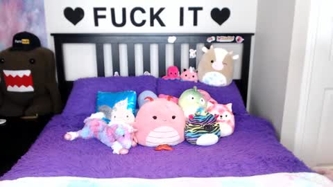 Mackenzie Wolfe online show from November 11, 5:09 am