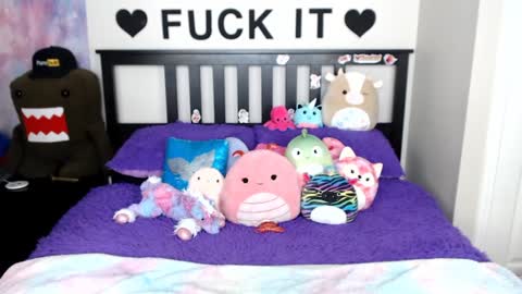 Mackenzie Wolfe online show from January 3, 8:00 am