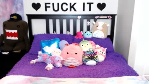 Mackenzie Wolfe online show from September 19, 5:44 am