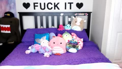 Mackenzie Wolfe online show from October 1, 4:55 am