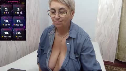 Snapshot of madammargaret chatting on September 30, 5:01 pm Margaret online show from September 30, 5:01 pm