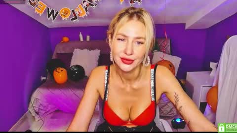 Evelyn online show from October 26, 7:09 am