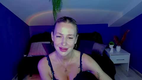 Snapshot of madammilly chatting on September 30, 6:46 am Evelyn online show from September 30, 6:46 am