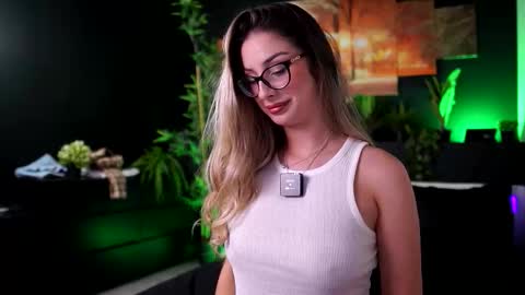 Maddie online show from October 27, 10:37 am