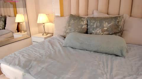    online show from November 28, 7:54 pm