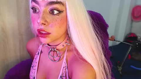 Snapshot of maddiie_and_clyde chatting on September 24, 11:55 pm maddiie and clyde online show from September 24, 11:55 pm