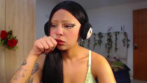 maddiie and clyde online show from December 18, 2:34 pm