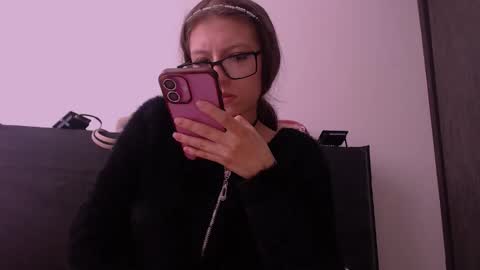 Maddy UwU online show from November 19, 9:24 pm