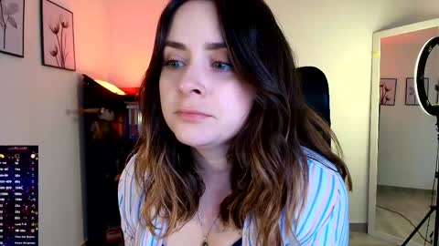 madelamee online show from April 24, 10:23 pm