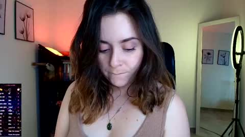 madelamee online show from April 13, 12:15 am