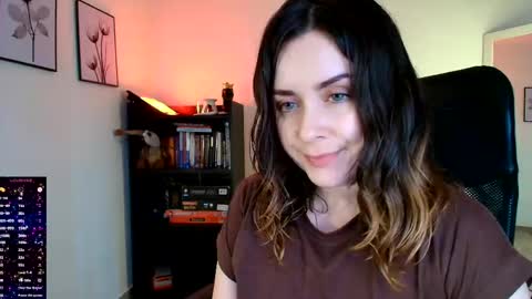 madelamee online show from April 15, 7:58 pm