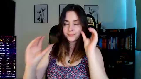 madelamee online show from June 24, 9:00 pm
