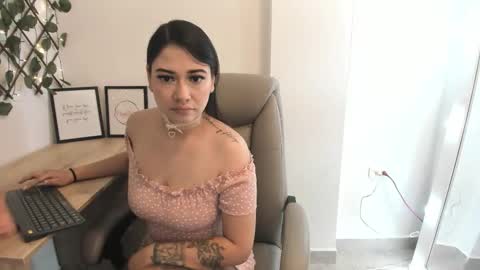 Snapshot of madeleine_w chatting on September 27, 1:25 am Madeleine online show from September 27, 1:25 am