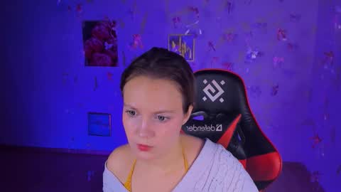 Madeline online show from November 16, 8:11 pm