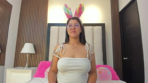 madiison_harperr online show from April 4, 12:01 pm