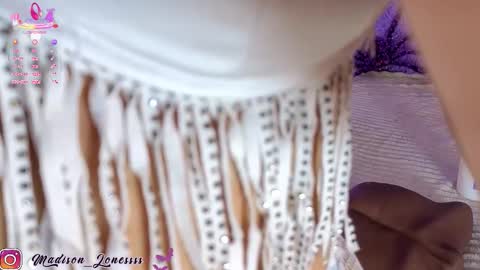 Snapshot of madison__jones chatting on October 15, 7:26 pm online show from October 15, 7:26 pm