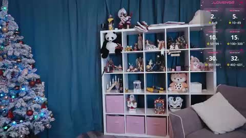 Snapshot of madnessalise chatting on December 18, 3:11 pm Alice online show from December 18, 3:11 pm