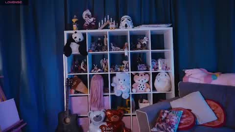 Snapshot of madnessalise chatting on February 11, 7:05 pm Alice online show from February 11, 7:05 pm