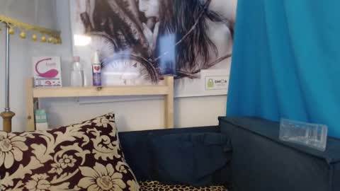 Elizabeth online show from March 1, 1:21 am