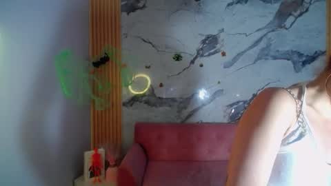 Snapshot of mady0619_ch chatting on October 14, 11:57 am Mady online show from October 14, 11:57 am