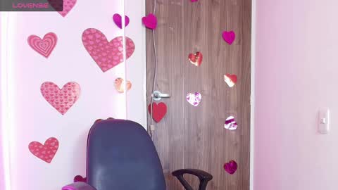 Snapshot of mady_gh chatting on February 27, 6:35 am mady online show from February 27, 6:35 am