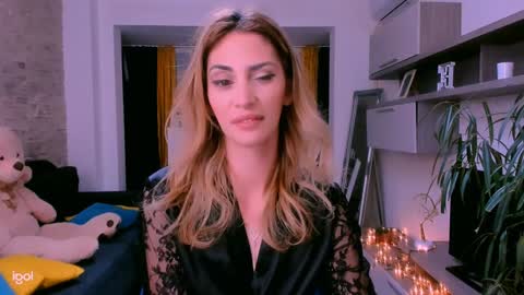 Snapshot of madyeroberts chatting on February 4, 1:12 am Madye Roberts online show from February 4, 1:12 am